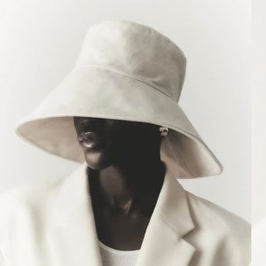 NWT Janessa Leone Walker Bucket Hat Off-White XL